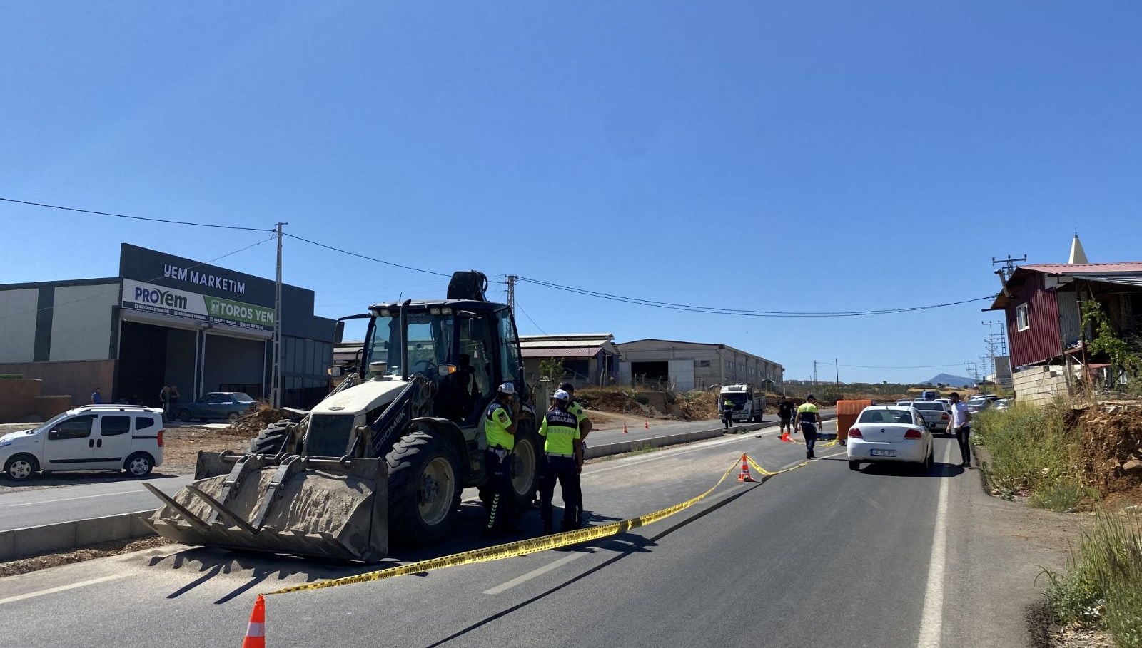 is makinesinin carptigi kardeslerden biri oldu digeri yaralandi tGGhjT5t