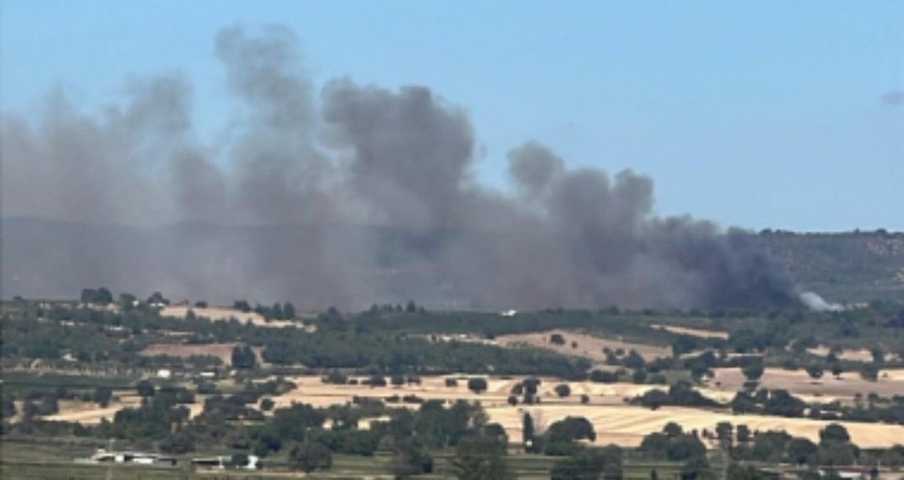 orman yangininda korkutan anlar arazoz alevlerin arasinda kaldi HHK3dQjU