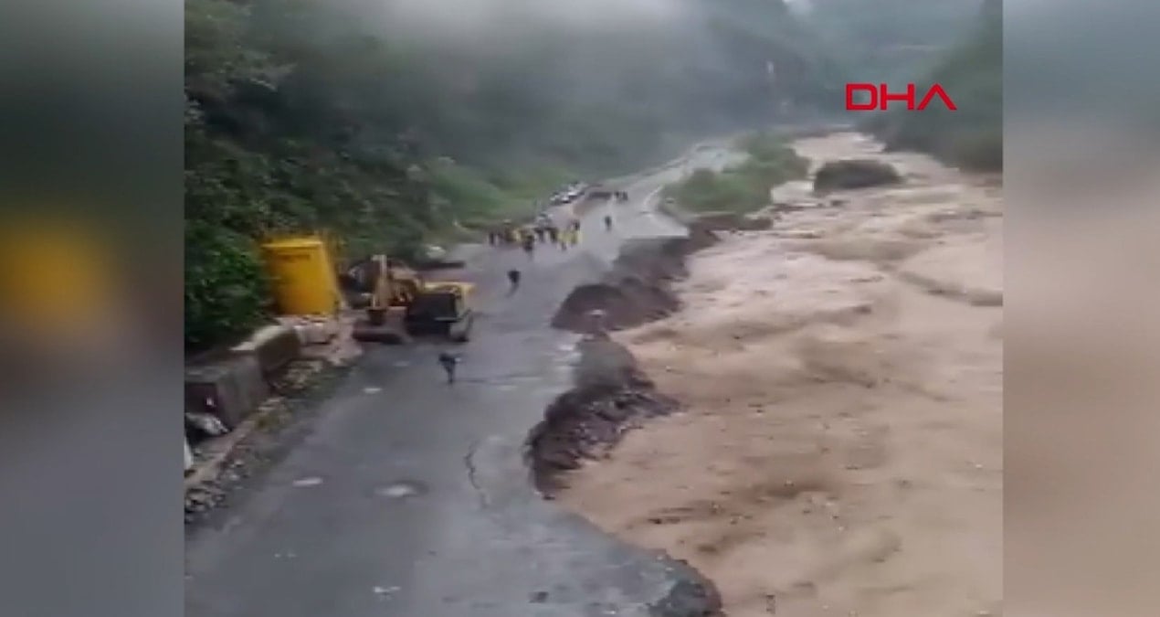 rizede yol coktu isciler mahsur kaldi wsBfYe9z