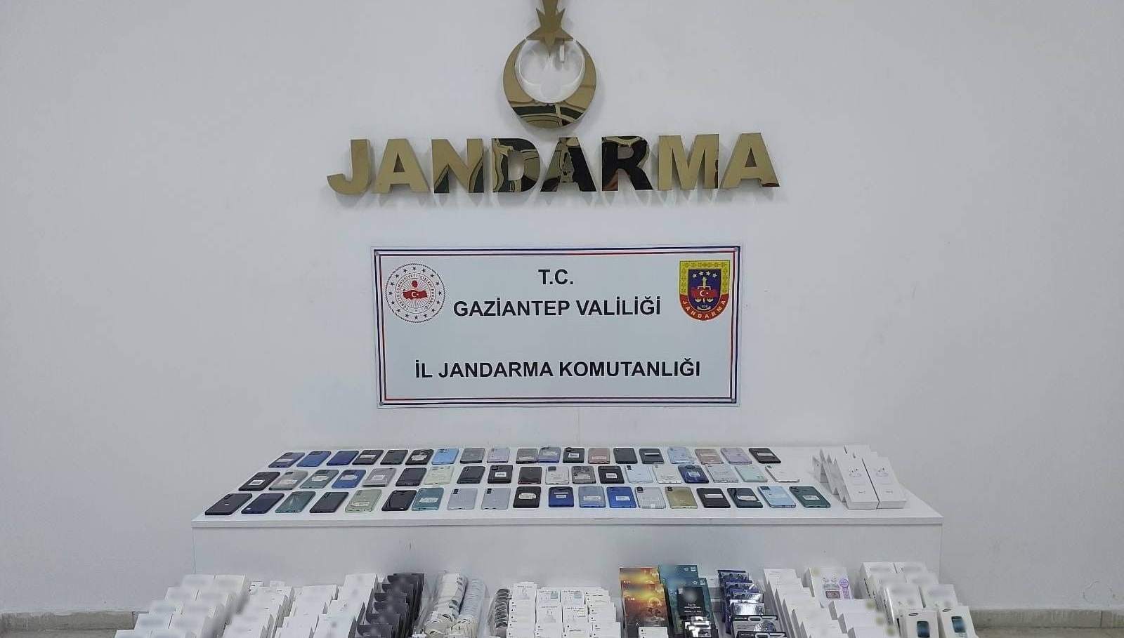 gaziantepde operasyon 1 milyon 900 bin degerinde kacak urun ele gecirildi AUpk5MFL.jpg