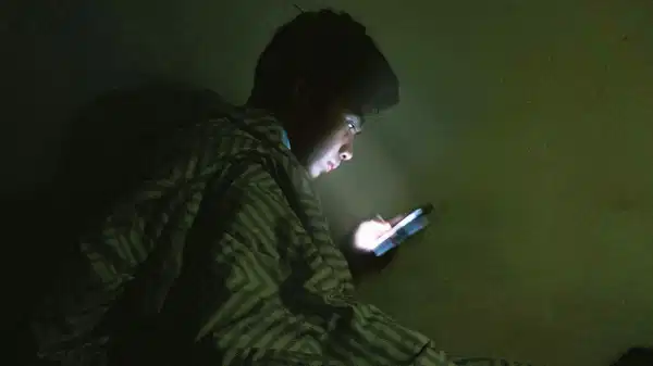 gece telefona bakanlar dikkat sessizce cokertiyor NH4pUpKf.jpg