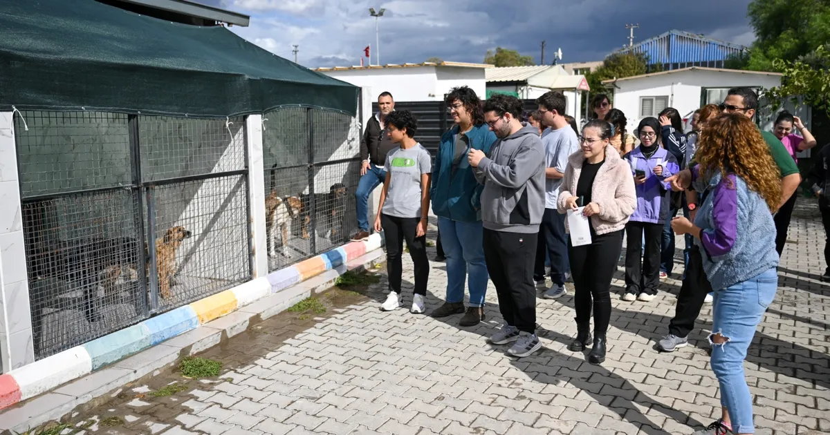 izmir bornovada can dostlar icin el ele 5tCe4cZ1