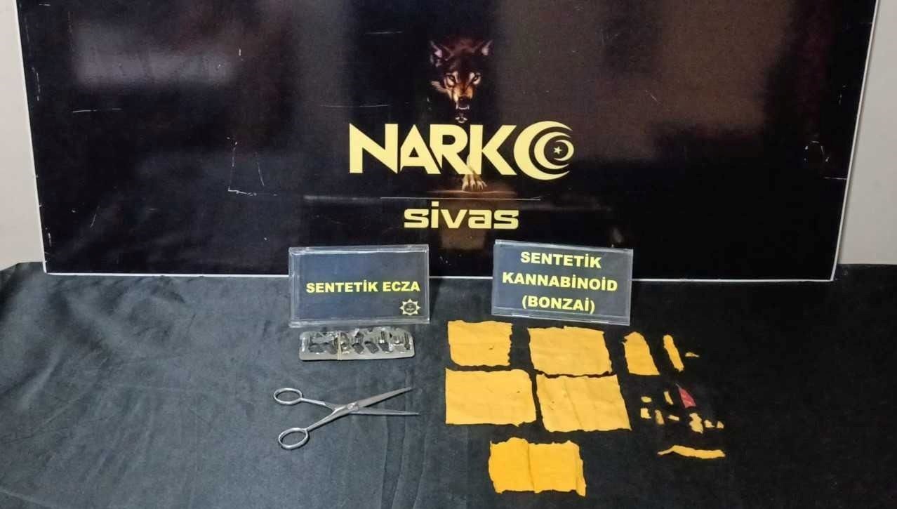 kagitlaraemdirilmis sentetik uyusturucu ele gecirildi n9JAZZhq.jpg