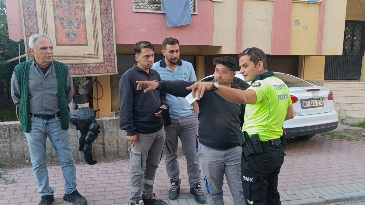 Antalya’da otomobil ile motosiklet çarpıştı: Kazanın ardından ‘Niye gülüyorsun’ tartışması çıktı antalyada otomobil ile motosiklet carpisti kazanin ardindan niye guluyorsun tartismasi cikti OUQx3IBw.jpg