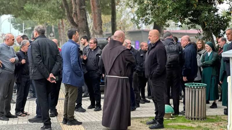 iznikte papa ziyareti hazirligi vatikandan heyet geldi geCGFJCw.jpg