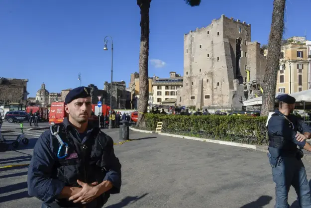 roma donemine ait kale tadilat sirasinda coktu bir isci hayatini kaybetti AQIBNxWy.jpg