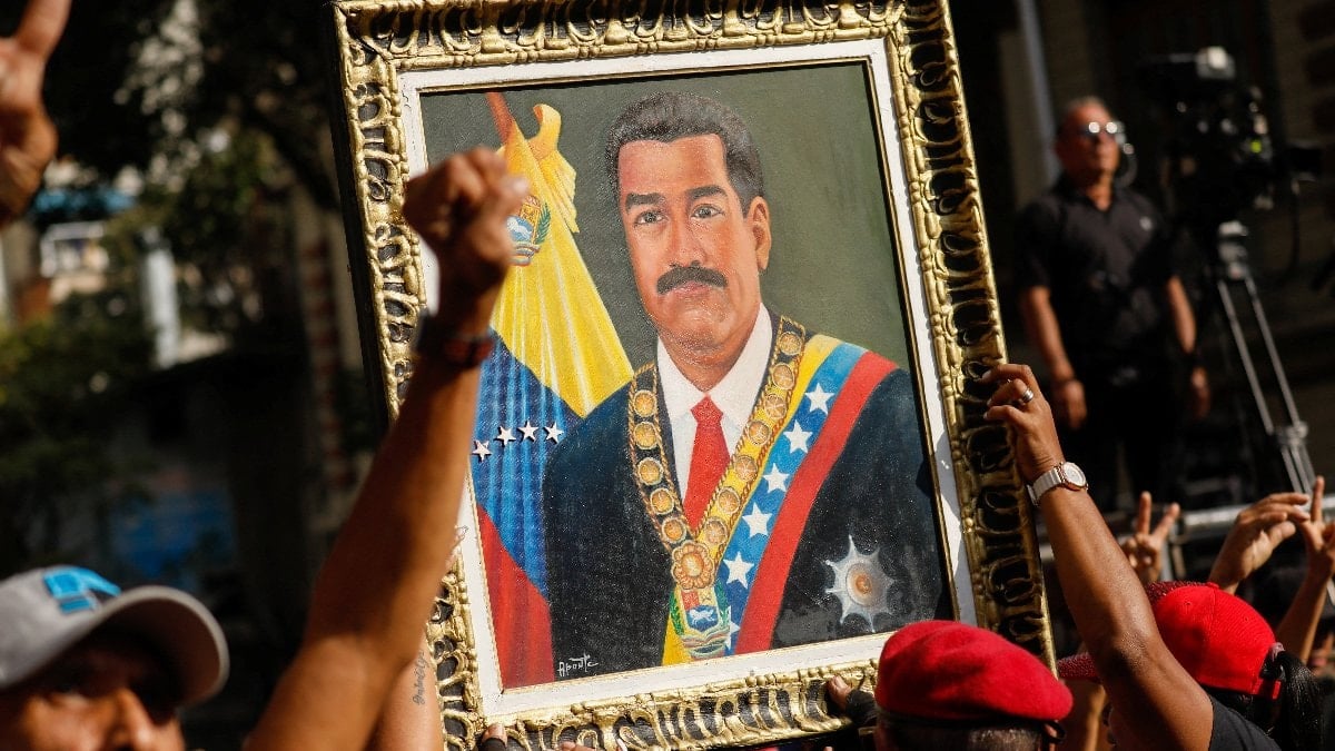 Venezuela’da binlerce kişi Nicolas Maduro’ya destek için yürüdü