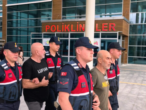 Evinde uyusturucu duzenegi bulunan yonetmen ezel akay ve kardesi adliyeye sevk edildi IYJxDFv6
