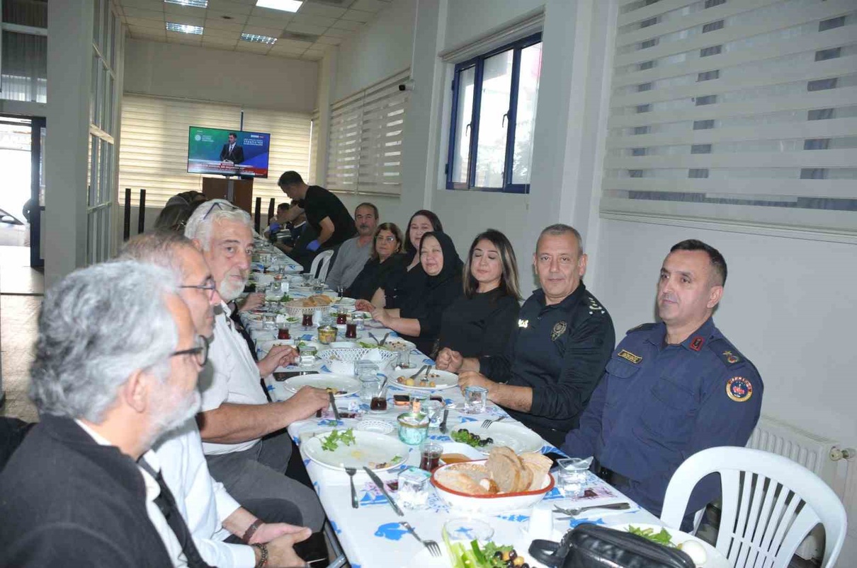Aliağa’da güvenlik güçleri, jandarma ve muhtarlar zeytin hasadı önlemlerini tartıştı